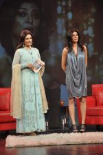 Sushmita Sen, Raveena Tandon at Raveena_s chat show for NDTV on 17th April 2012 (159).JPG